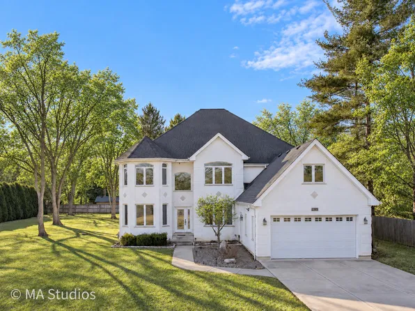 9030 Elm Ave, Burr Ridge, IL 60527