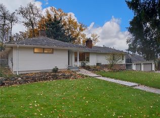 18235 Haskins Rd, Chagrin Falls, OH 44023