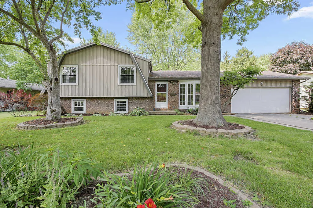 204 Ashmore Dr photo 1