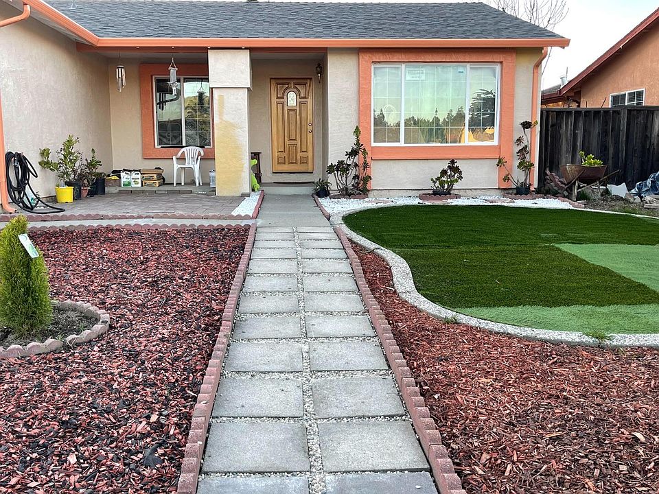 1st image of 2705 Meadowlark Dr