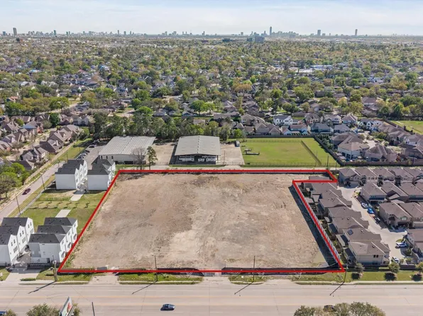 3919 Pinemont Dr, Houston, TX 77018