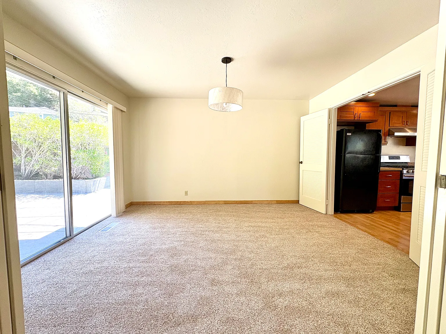 4 bed, 2174 sqft, $5,700 — Photo 4