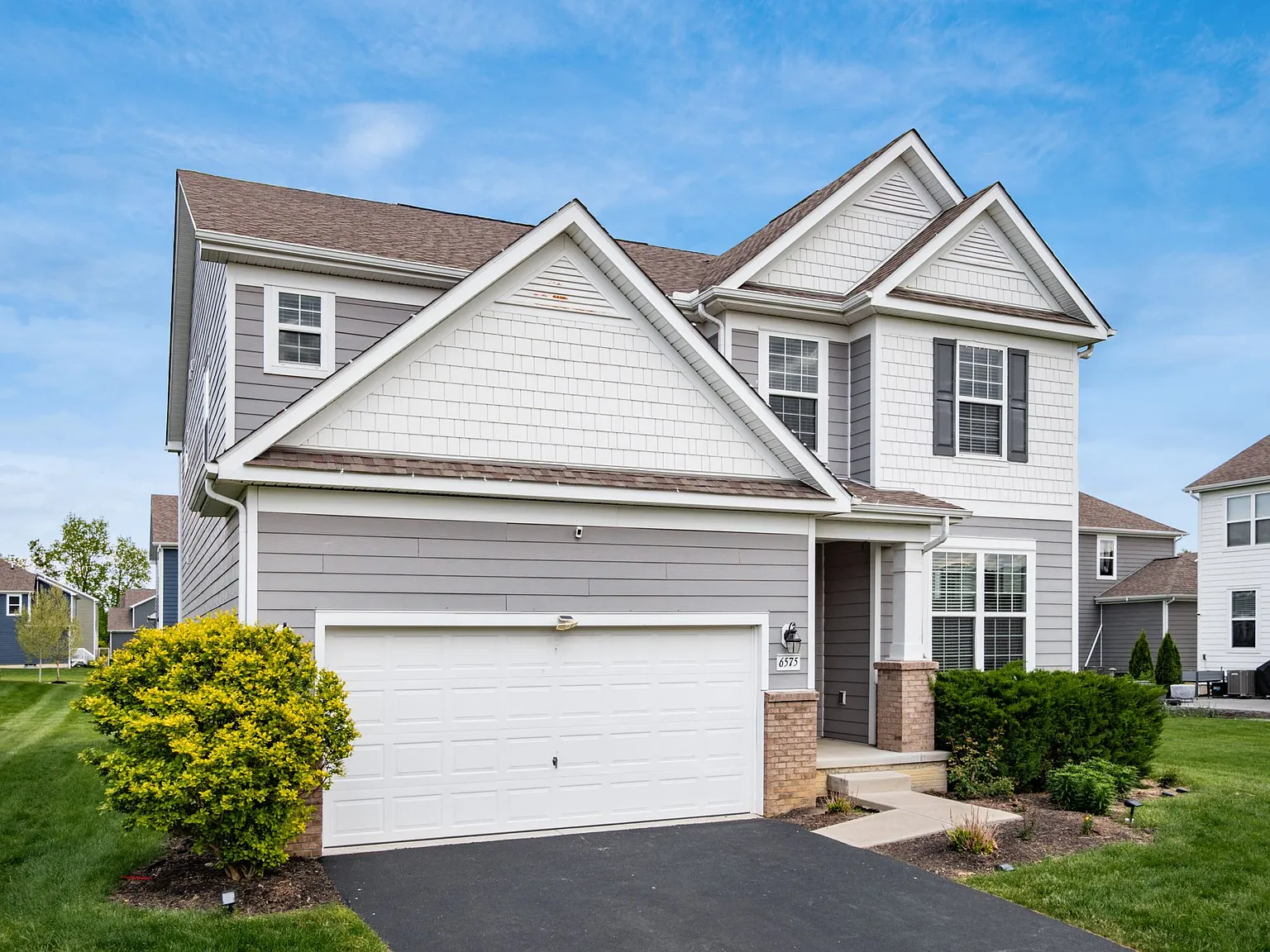 4 bed, 3.5 bath, 4026 sqft, $3,699 — Photo 2