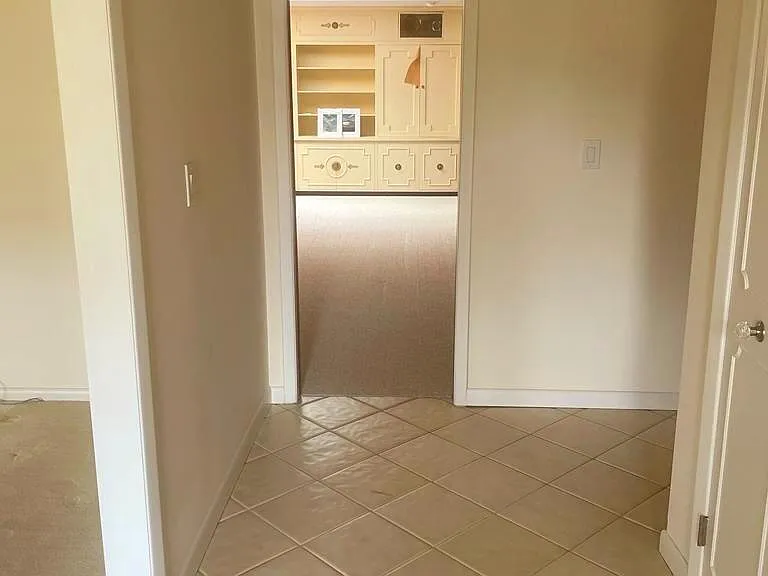 4 Joanna Ct — Photo 5