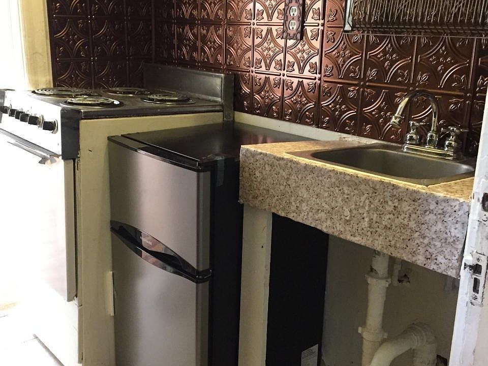 2nd image of 49 N Chestnut St #C