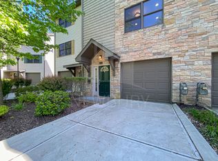 Banksville Place, Pittsburgh, PA 15220