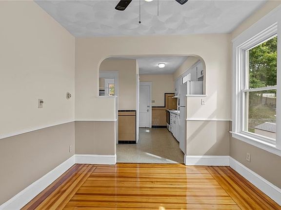 4th image of 1637 Smith St