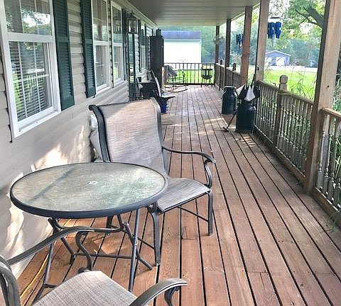 2nd image of 2597 Meadow Ct NE