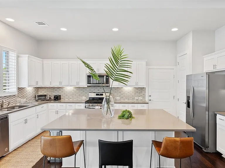 1506 Arcilla St — Photo 4