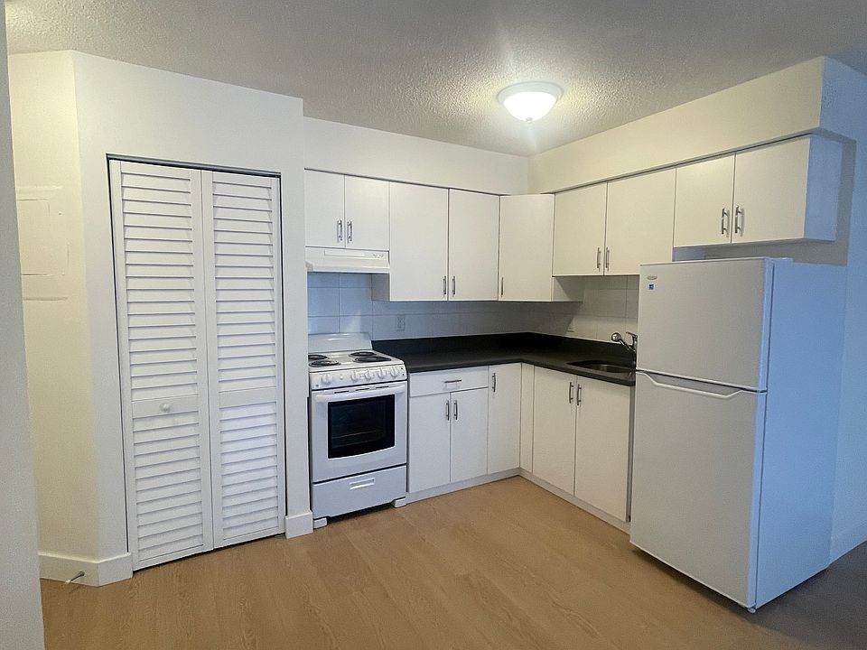 1st image of 2228 Franklin St #208