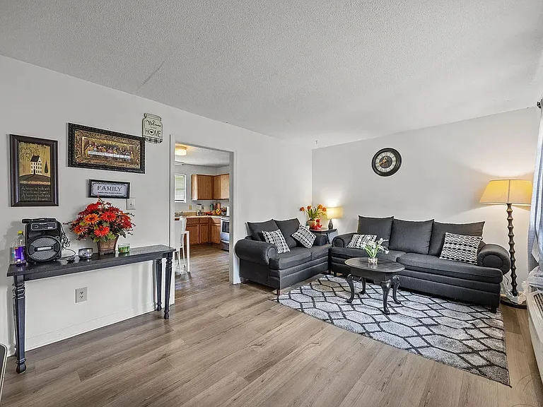 723 N Privette St — Photo 3