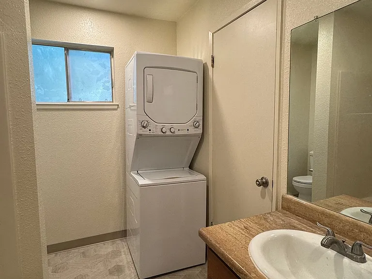 La Vista Apartments — Photo 9