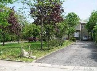 215 Spring St, Lawrence, NY 11559