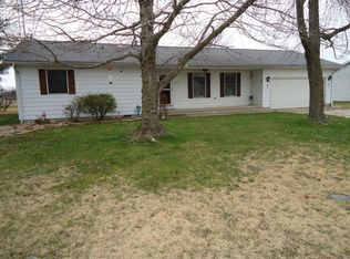 104 Robinson Rd, Salem, IL 62881