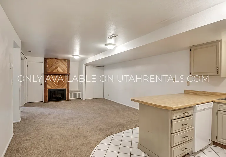 1760 N Willowbrook Dr #LEFT — Photo 4