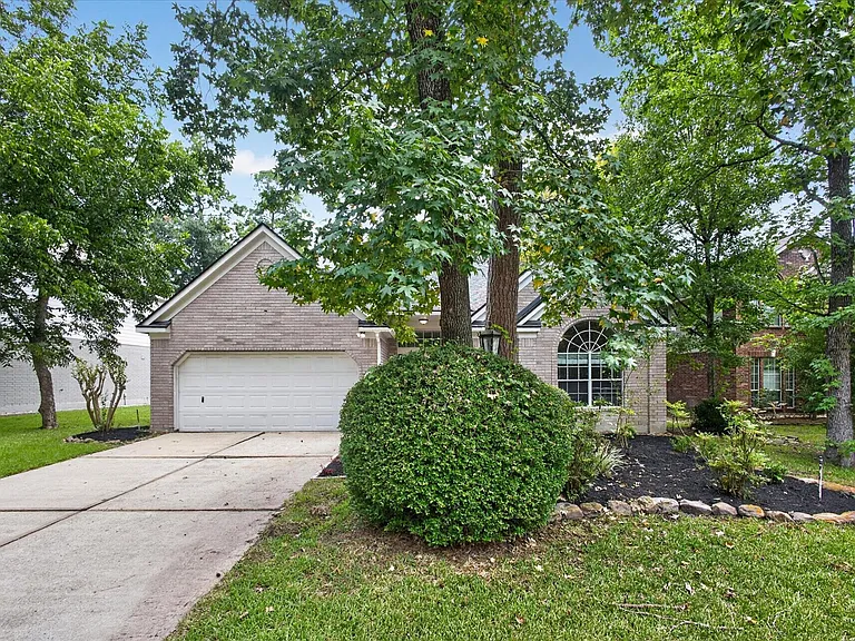 26 Millport Dr — Photo 2