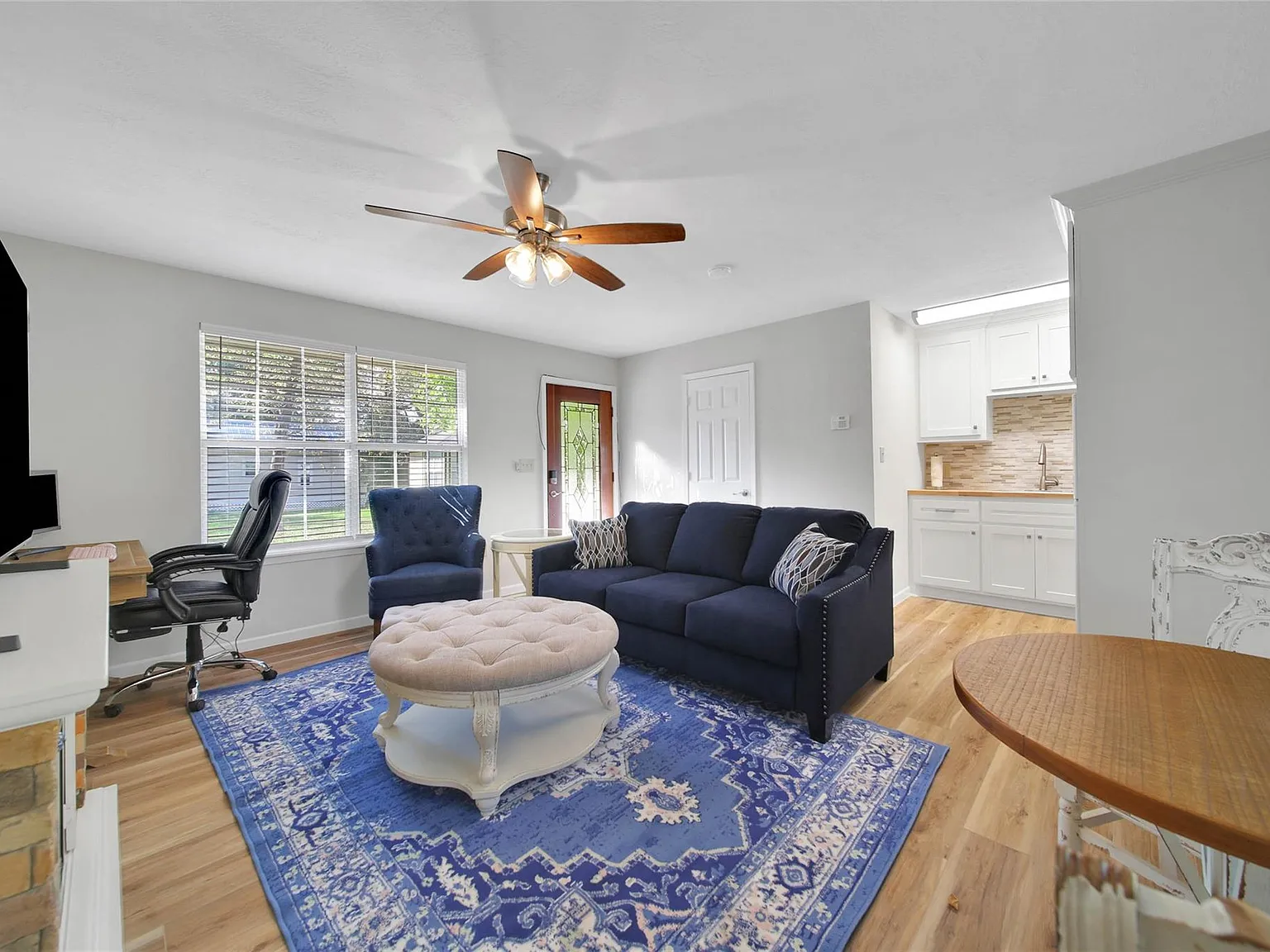 1 bed, 1.0 bath, 566 sqft, $1,350 — Photo 2