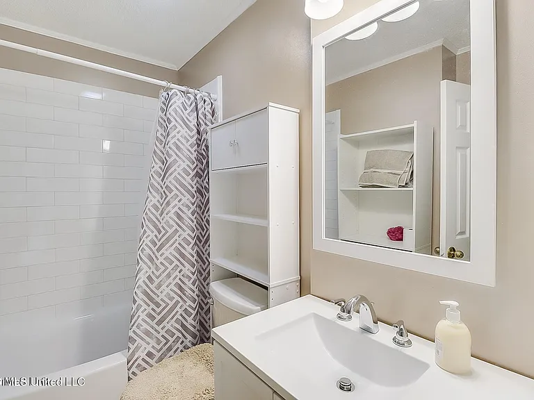 9228 Pointe Aux Chenes Rd — Photo 12