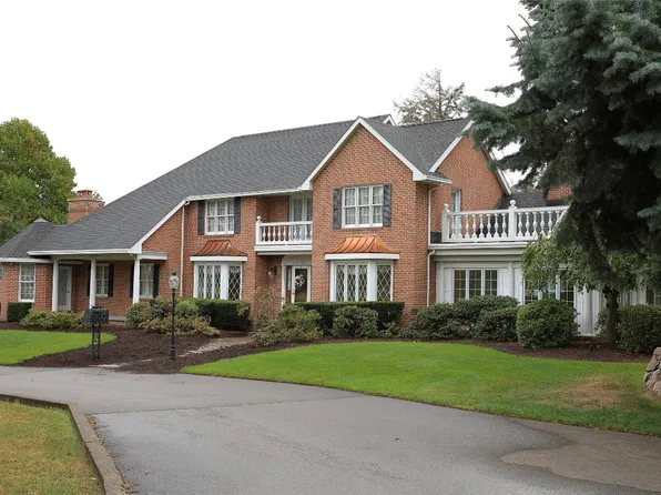 1347 S Shore Dr, Erie, PA 16505