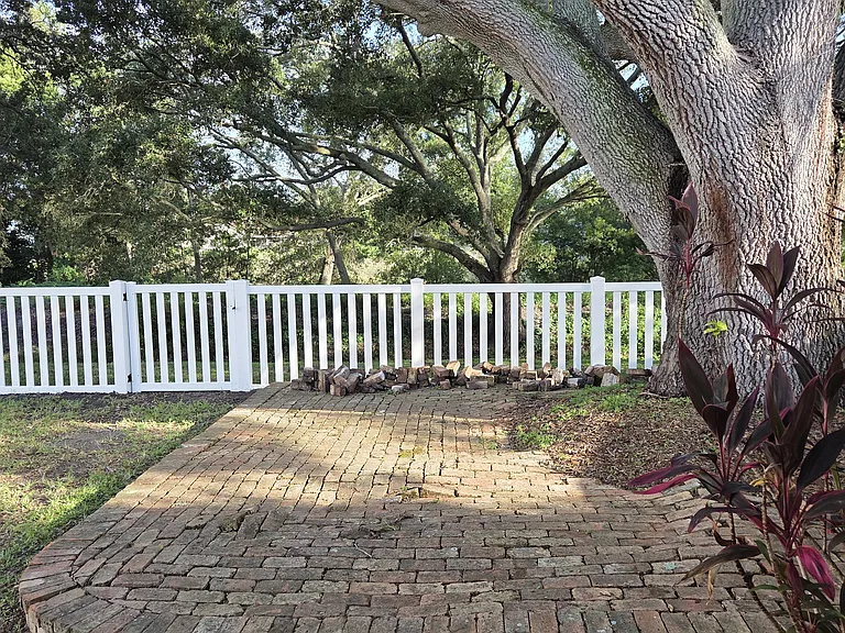 1811 Tarah Trace Dr — Photo 38
