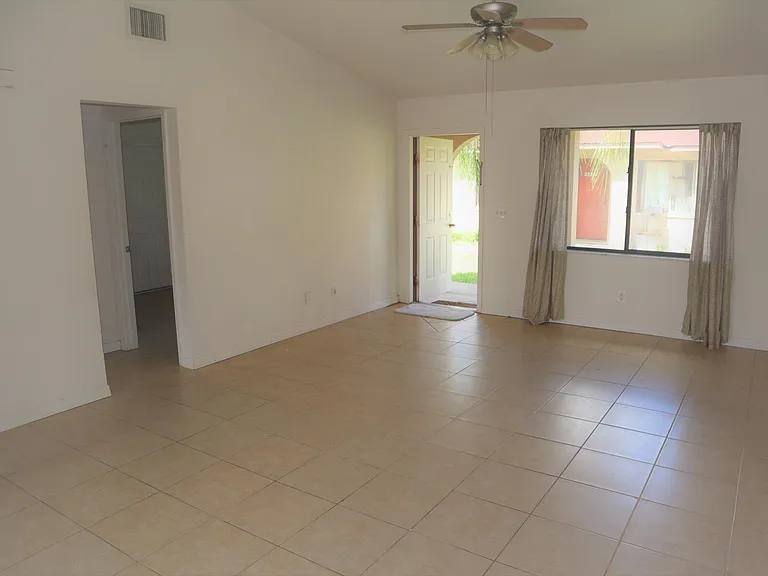 18637 Holly Rd — Photo 2