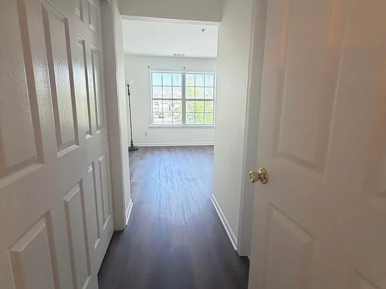 327 Waterford Dr — Photo 5