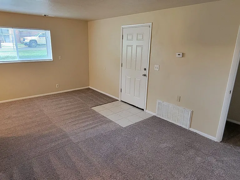 4642 S Arlington Park Dr — Photo 2