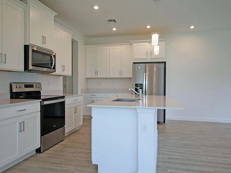 14247 SW Solange St — Photo 4