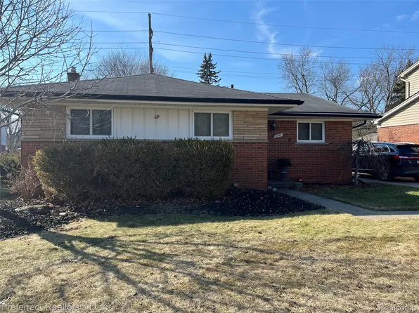 8957 Crown St, Livonia, MI 48150