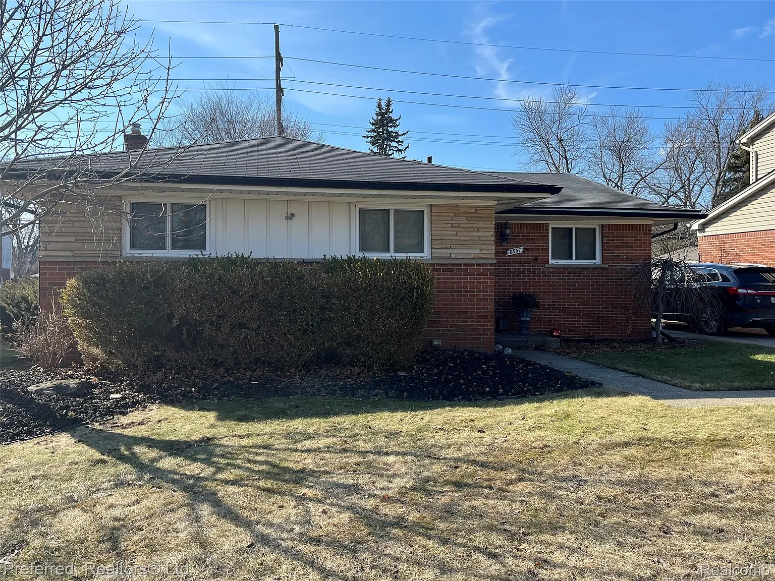8957 Crown St photo 1