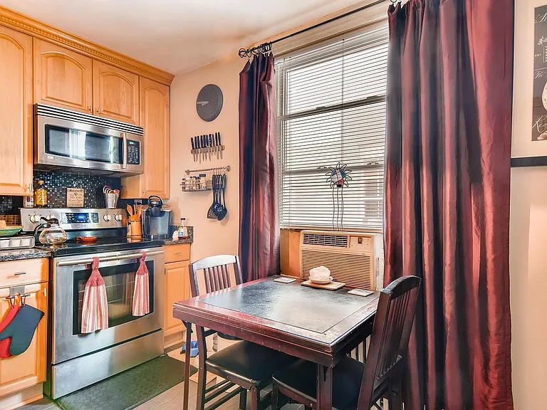 1131 E 16th Ave — Photo 8