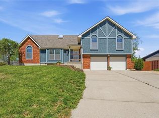 211 NE Hearnes Ave, Blue Springs, MO 64014