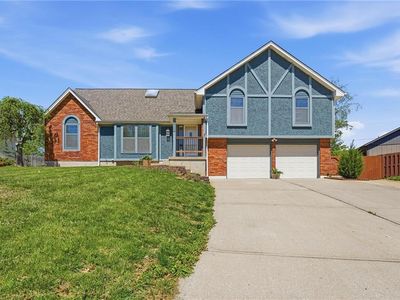 211 NE Hearnes Ave, Blue Springs, MO, 64014
