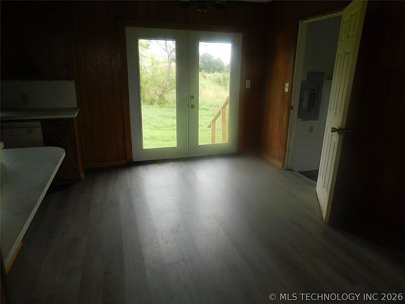 5th image of 700 E Ozark St