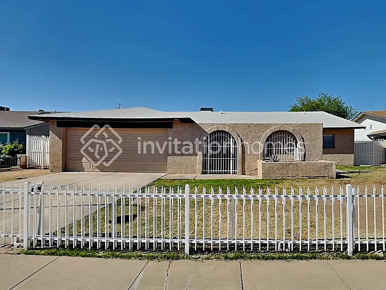 5720 N 48th Ln — Photo 1