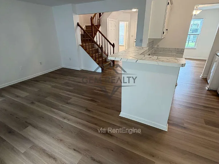 569 Cromwell Ct — Photo 23