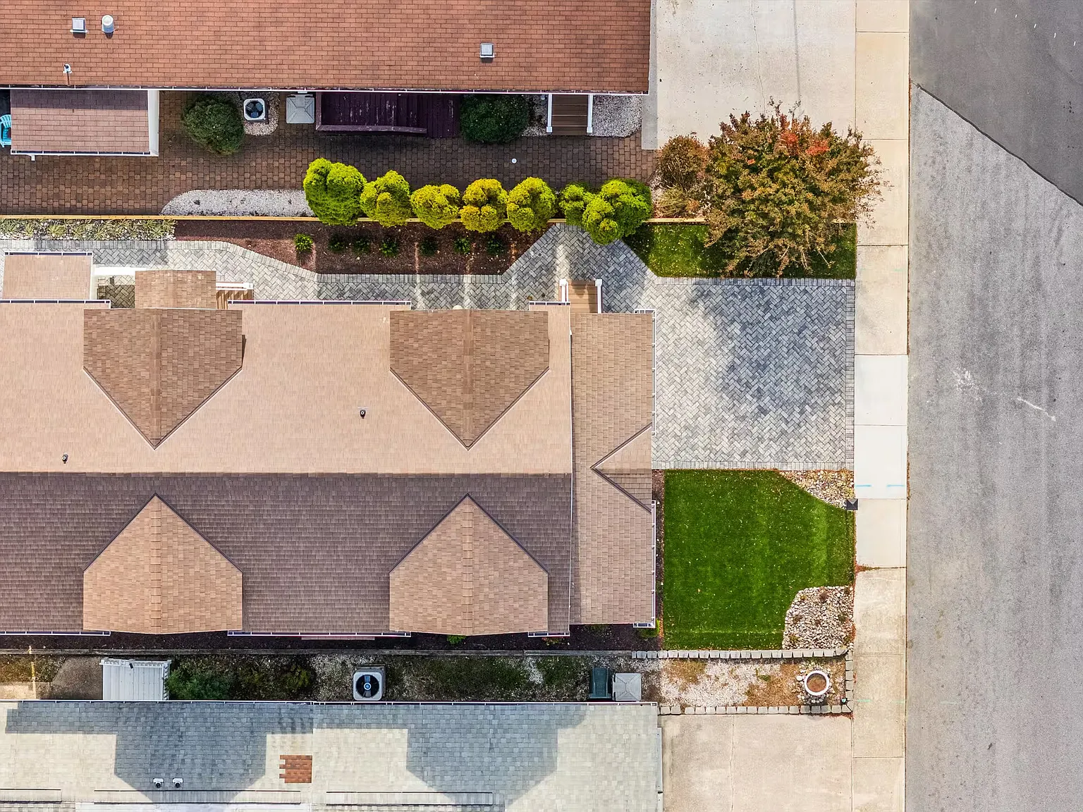 3 bed, 3.5 bath, 2133 sqft, $3,495 — Photo 3