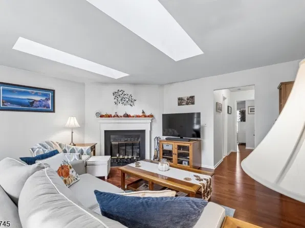 250 Nuthatch Ct, Readington Twp., NJ 08887
