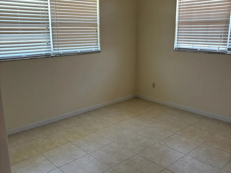 1709 Lakeview Ter — Photo 5