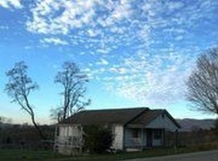 2848 Pinecrest Rd, Jacksboro, TN 37757