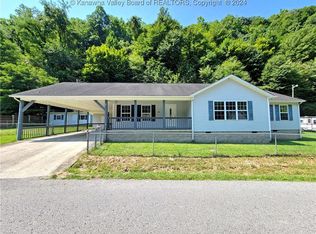 632 Accoville Hollow Rd, Accoville, WV 25606