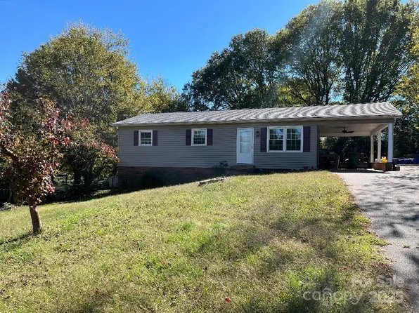 1115 Sandhurst Dr #9, Newton, NC 28658