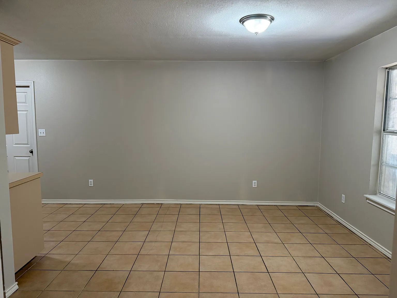 5630 S 28th Ln — Photo 3