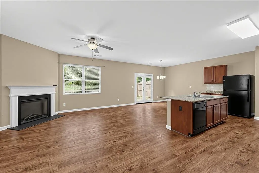 3 bed, 2.5 bath, 1682 sqft, $2,540 — Photo 3