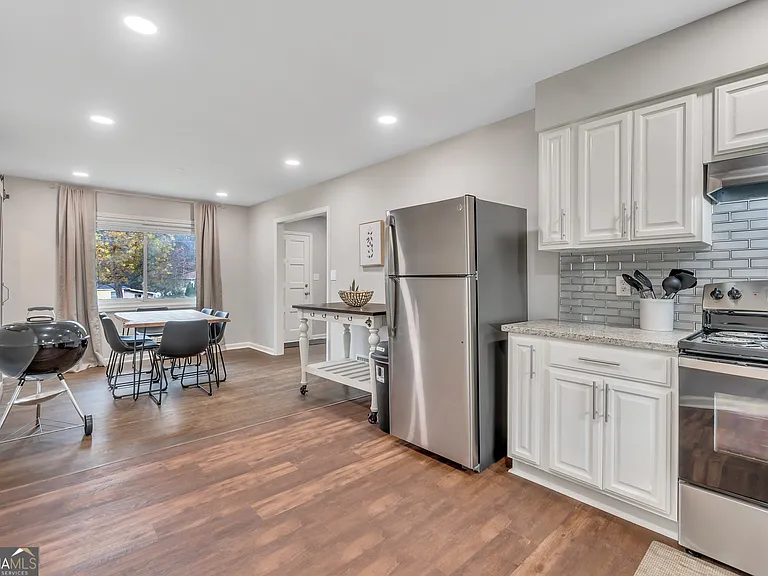 597 S Gordon Rd SW — Photo 8