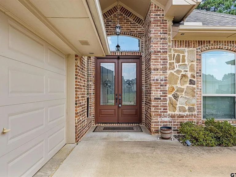 19503 Sara Ln — Photo 3