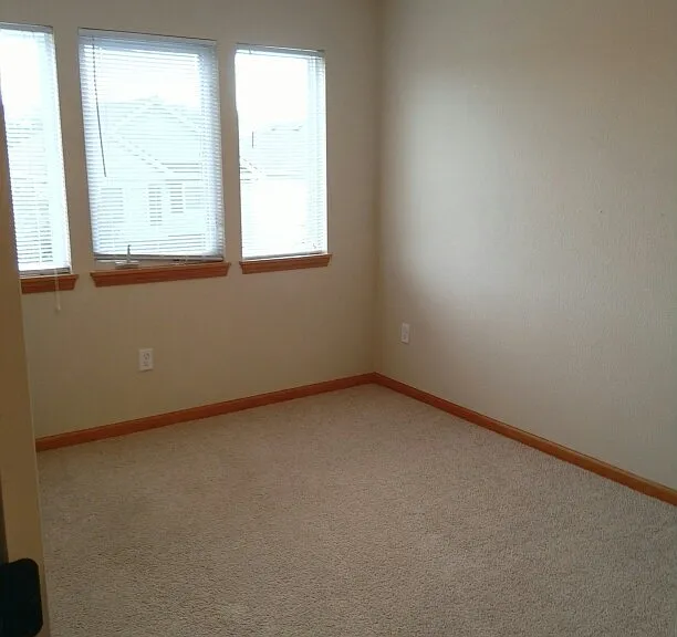 403 NE Coldwater Creek Dr — Photo 9