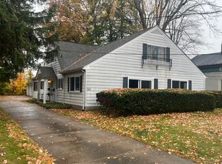 140 Walnut St, Geneva, OH 44041