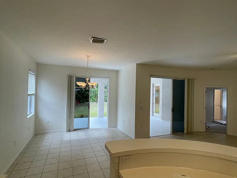 870 Greystone Ln — Photo 6