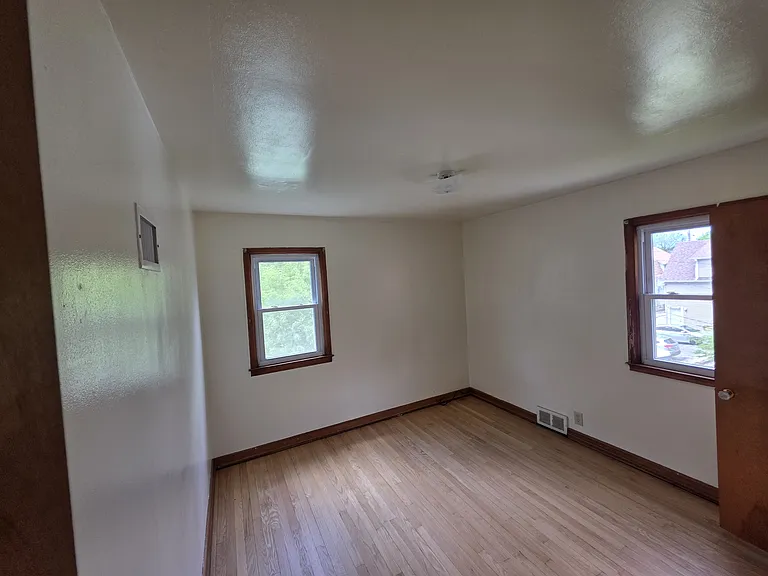 2857 S Howell Ave — Photo 8